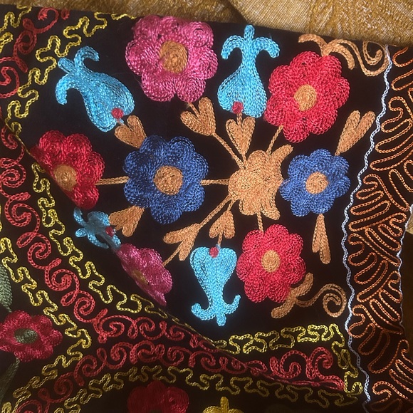 Fabulous Embroidered Pillow Cover, Bright Multicolor & Black Velvet. 15.5 x 25.5 - Picture 1 of 9